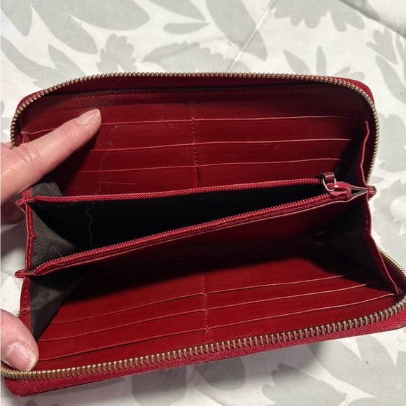 Gucci Burgundy Embossed Leather Wallet - Picture 3 of 4